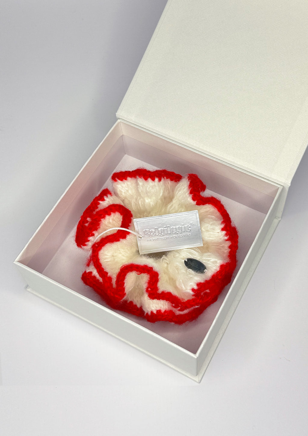 Gigantische gebreide dubbellaagse mohair scrunchie | Wit+Rood 