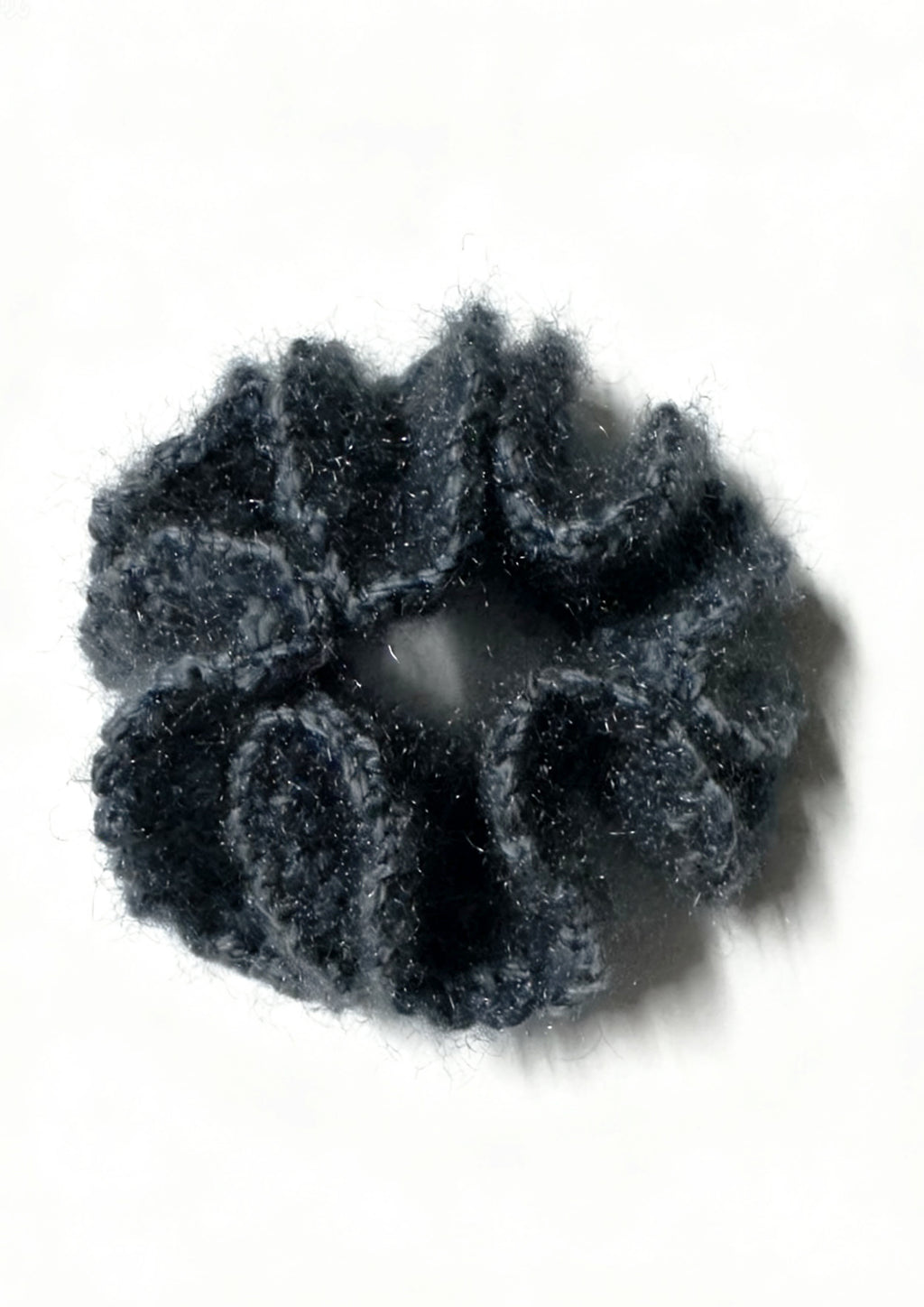 Metallic gebreide mohair scrunchie | Zilverzwart